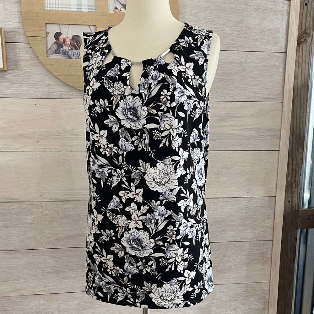 White House Black Market Floral Keyhole Blouse - Black and White XL